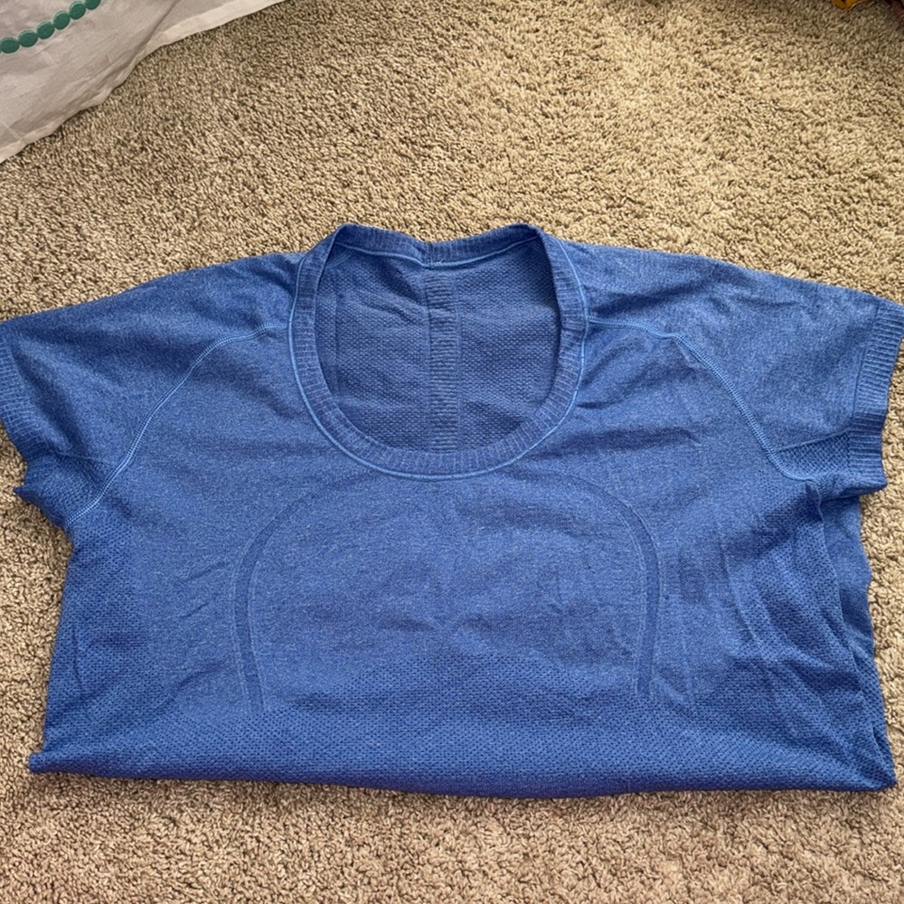 LULULEMON rare blue size 10 swiftly tech tee, great condition
